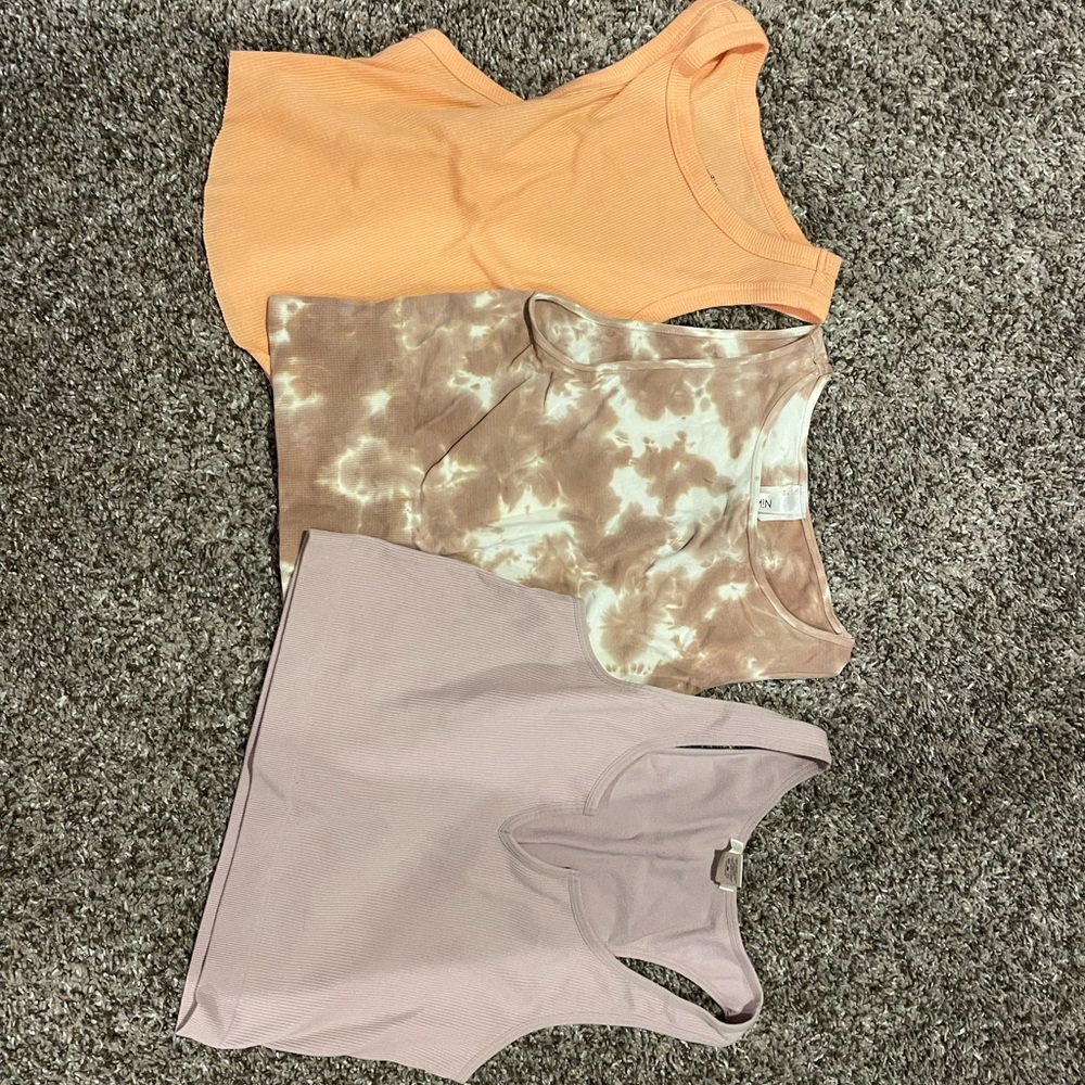 Lot of cropped tank tops